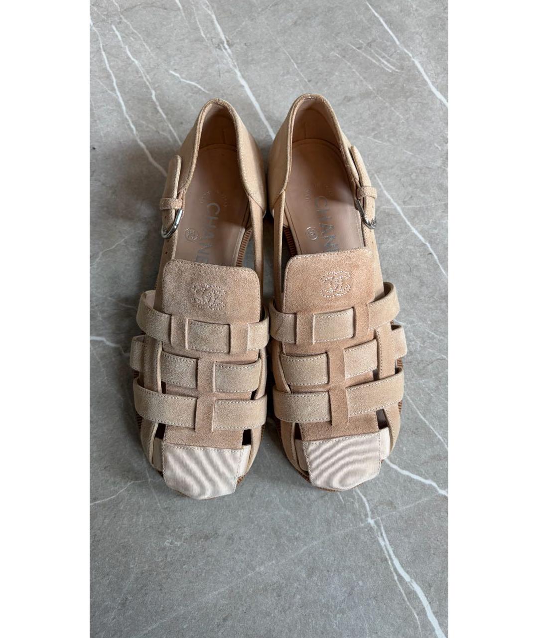 CHANEL Бежевые замшевые сандалии, фото 3