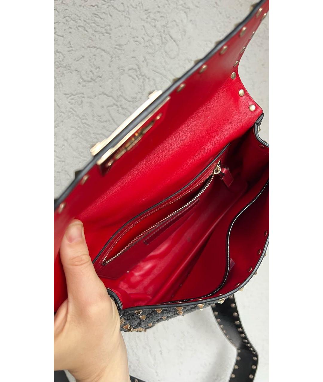 VALENTINO Черная сумка с короткими ручками из лакированной кожи, фото 7