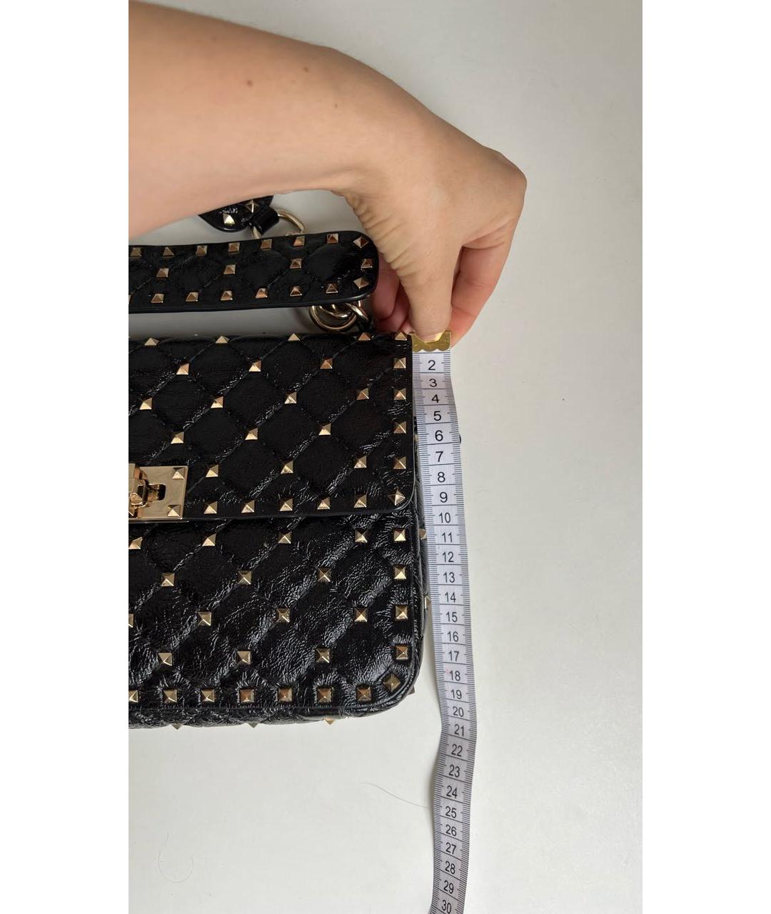 VALENTINO Черная сумка с короткими ручками из лакированной кожи, фото 2