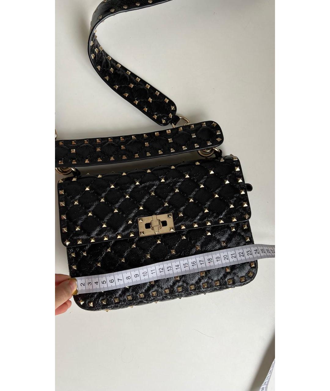 VALENTINO Черная сумка с короткими ручками из лакированной кожи, фото 3