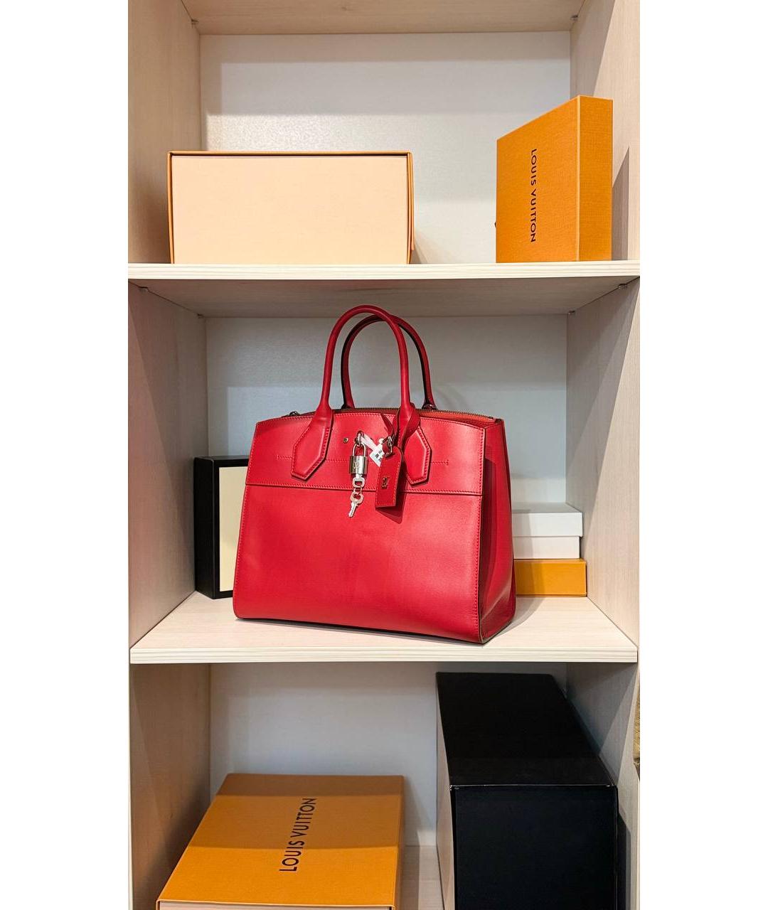 LOUIS VUITTON Красная кожаная сумка через плечо, фото 3