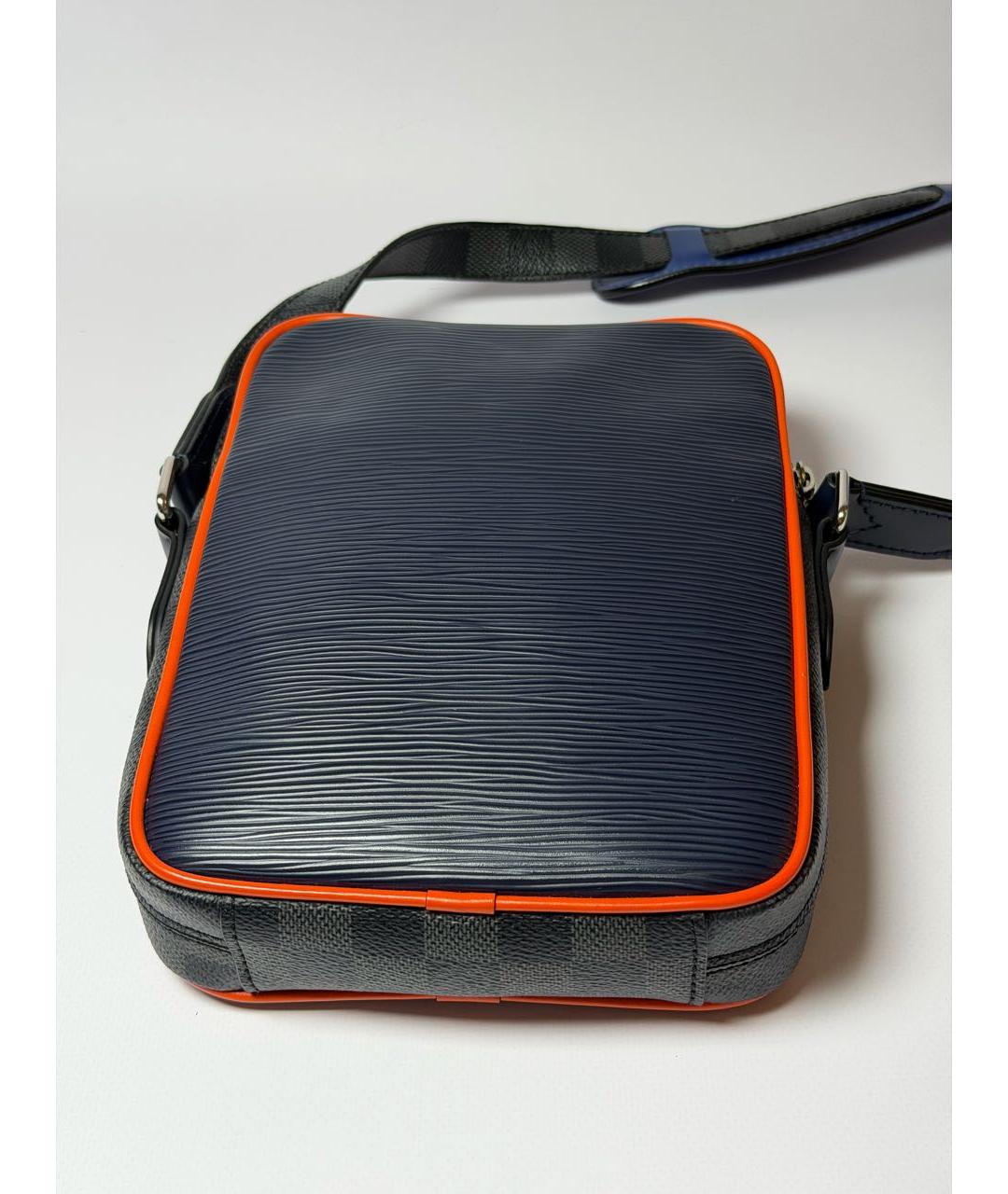 LOUIS VUITTON Темно-синяя кожаная сумка на плечо, фото 6