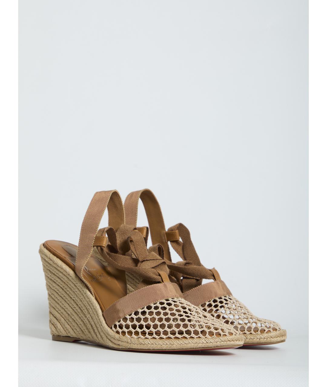 CHRISTIAN LOUBOUTIN Бежевые текстильные босоножки, фото 2