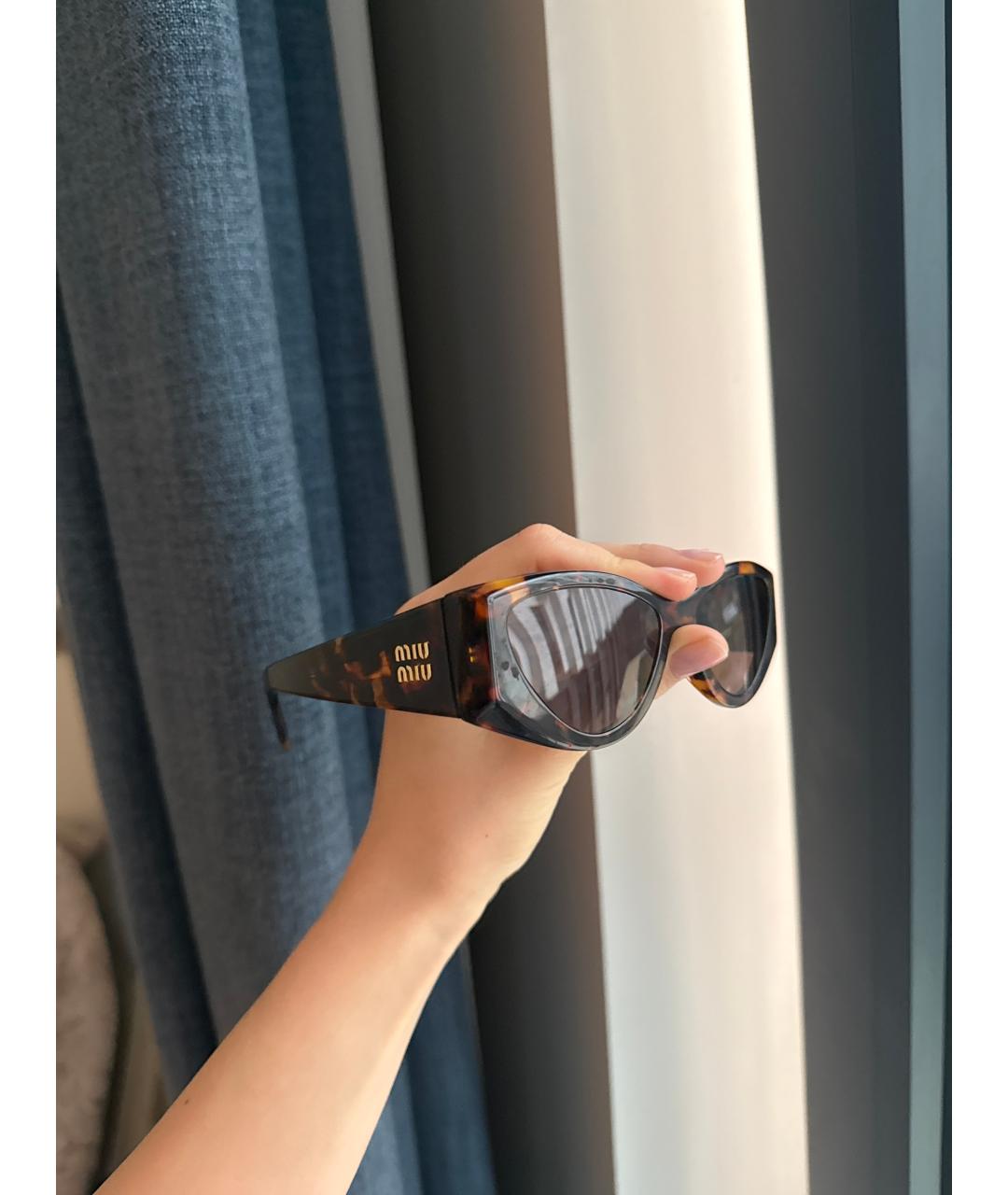 MIU MIU Коричневые пластиковые солнцезащитные очки, фото 5