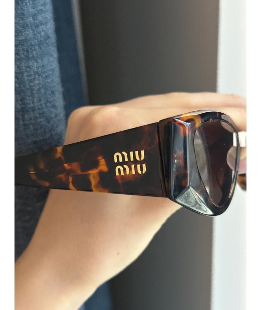 MIU MIU Коричневые пластиковые солнцезащитные очки, фото 3