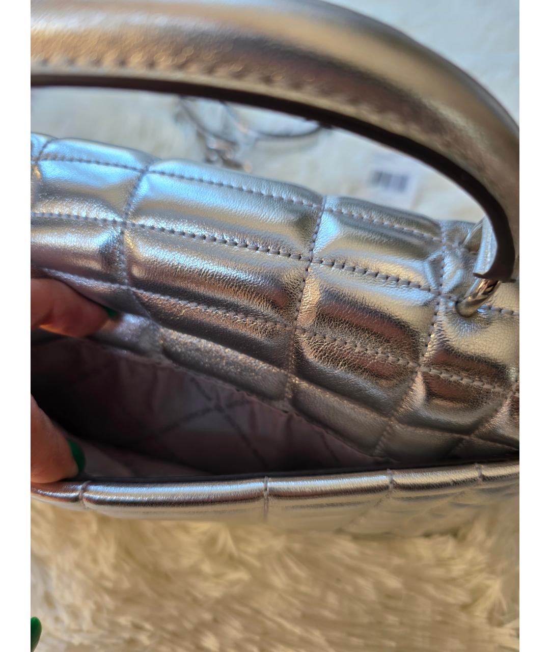 MICHAEL KORS Серебряная кожаная сумка с короткими ручками, фото 4