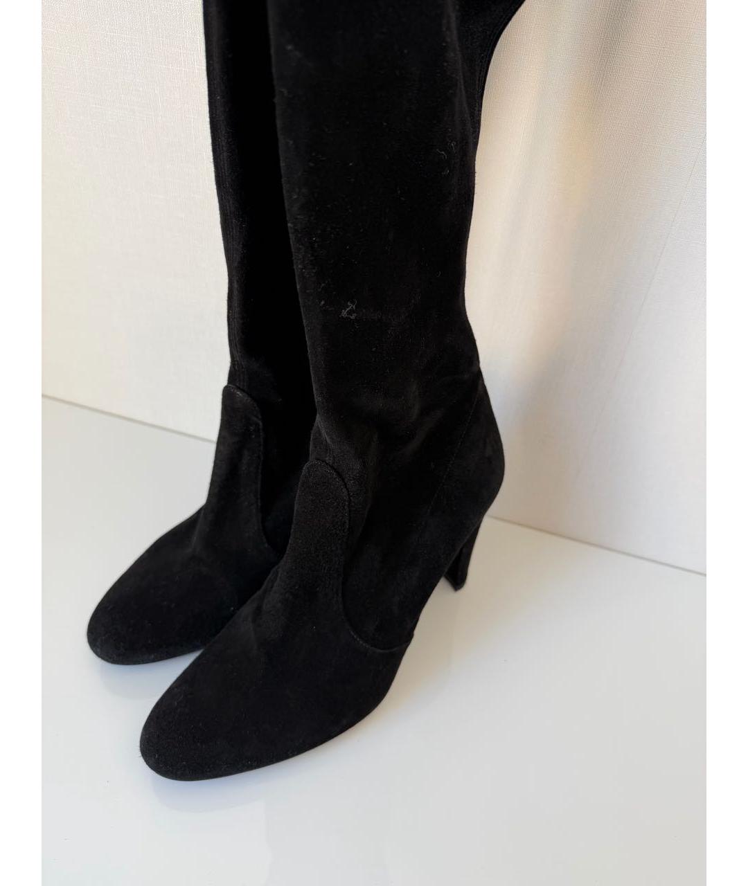 STUART WEITZMAN Черные замшевые ботфорты, фото 4
