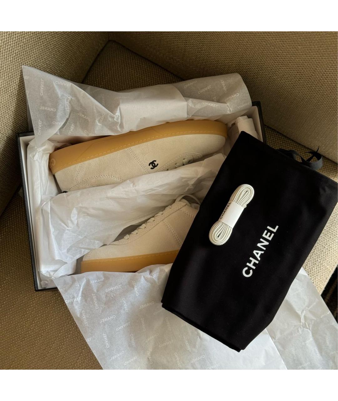 CHANEL Белые замшевые кеды, фото 5