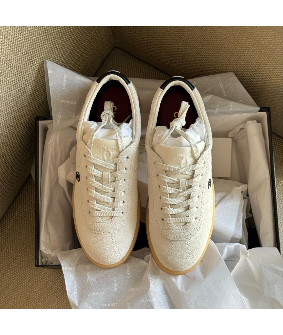 CHANEL Белые замшевые кеды, фото 2