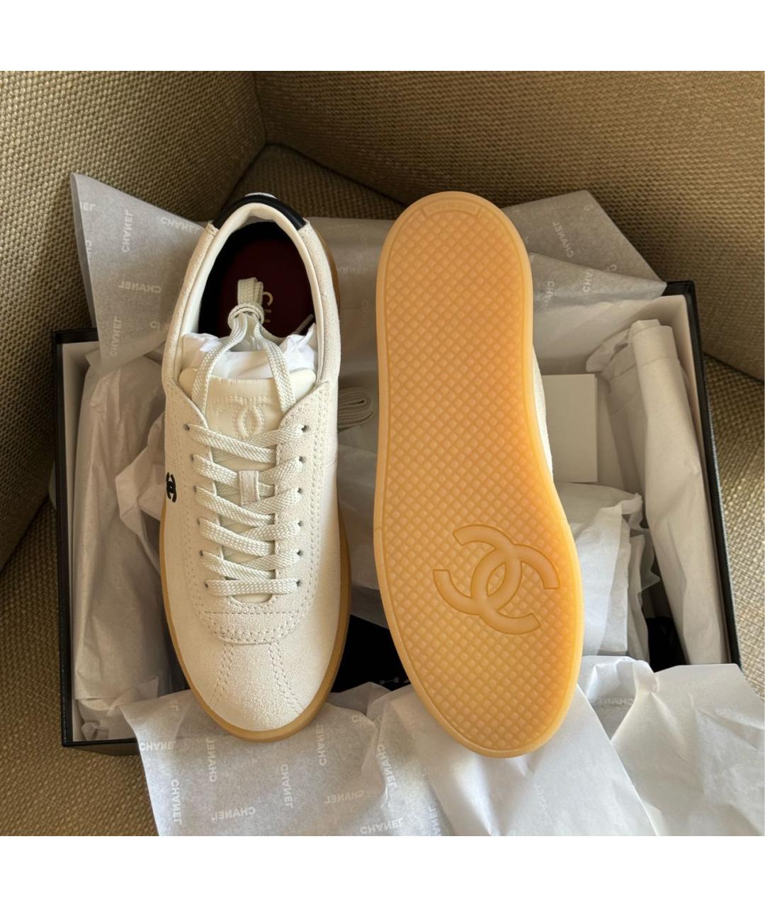 CHANEL Белые замшевые кеды, фото 4