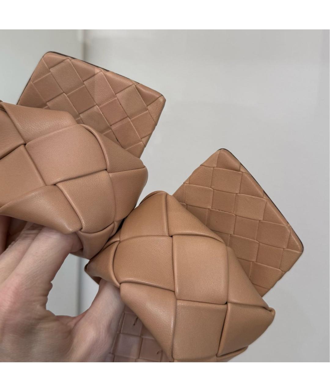 BOTTEGA VENETA Бежевые кожаные мюли, фото 5