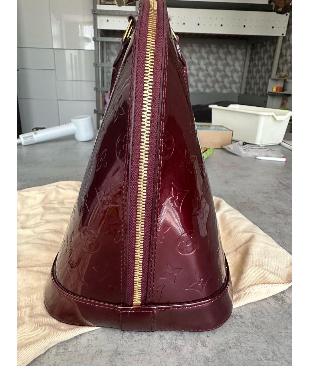 LOUIS VUITTON Бордовая сумка с короткими ручками из лакированной кожи, фото 2