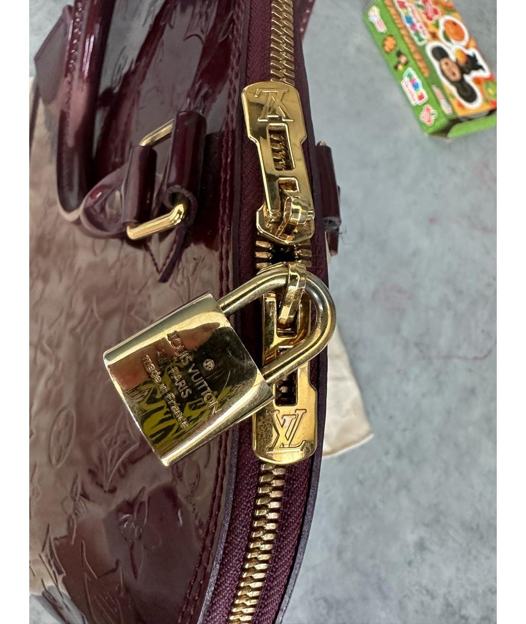 LOUIS VUITTON Бордовая сумка с короткими ручками из лакированной кожи, фото 5