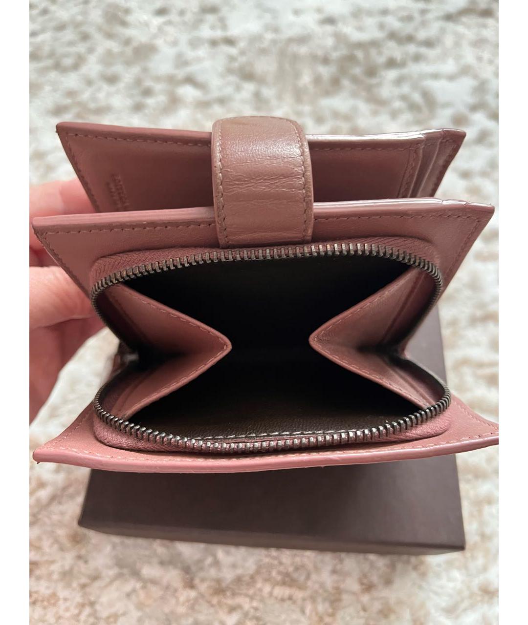 BOTTEGA VENETA Розовый кожаный кошелек, фото 6