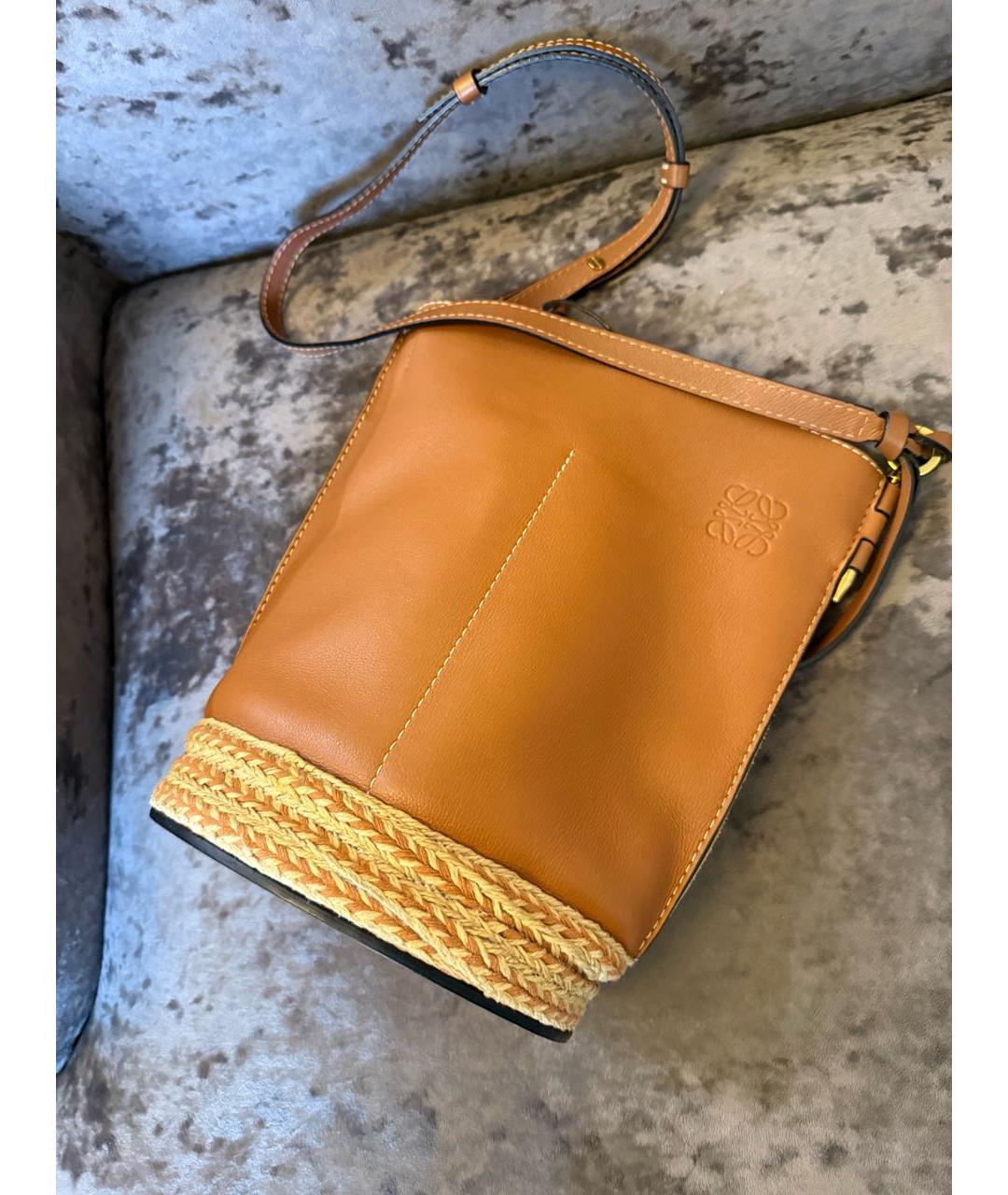 LOEWE Коричневая кожаная сумка через плечо, фото 5