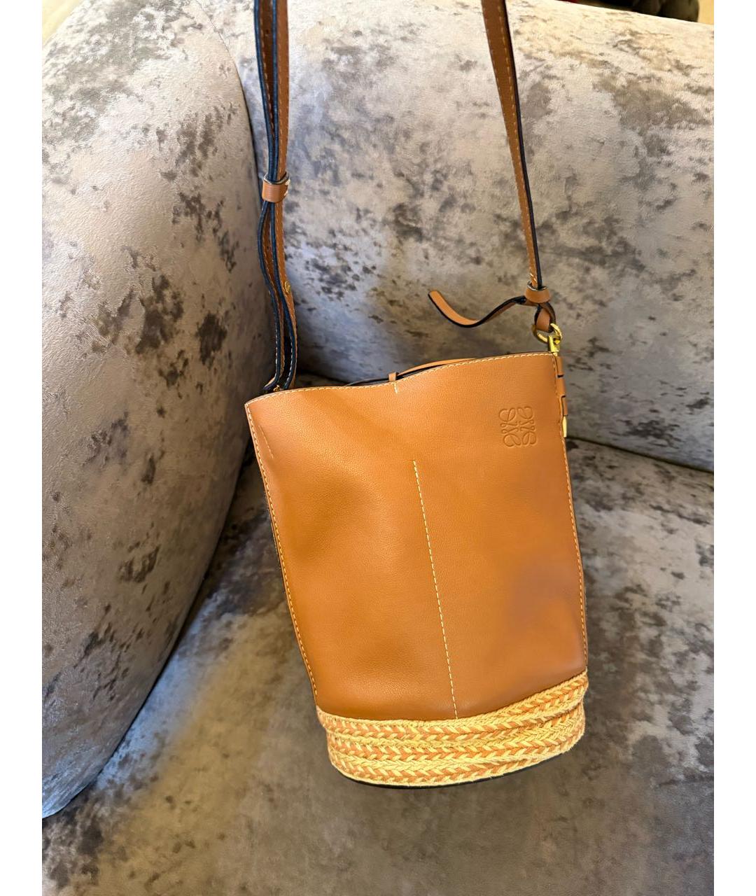 LOEWE Коричневая кожаная сумка через плечо, фото 2