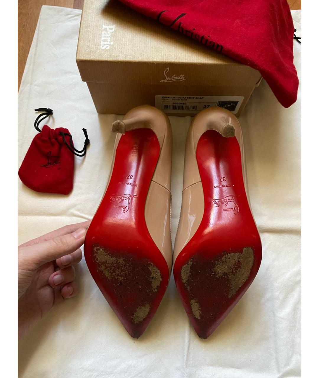 CHRISTIAN LOUBOUTIN Бежевые туфли из лакированной кожи, фото 7