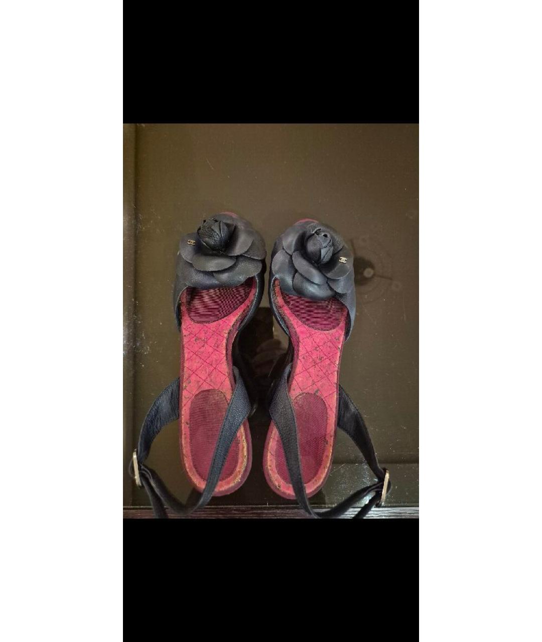 CHANEL Темно-синие кожаные босоножки, фото 3