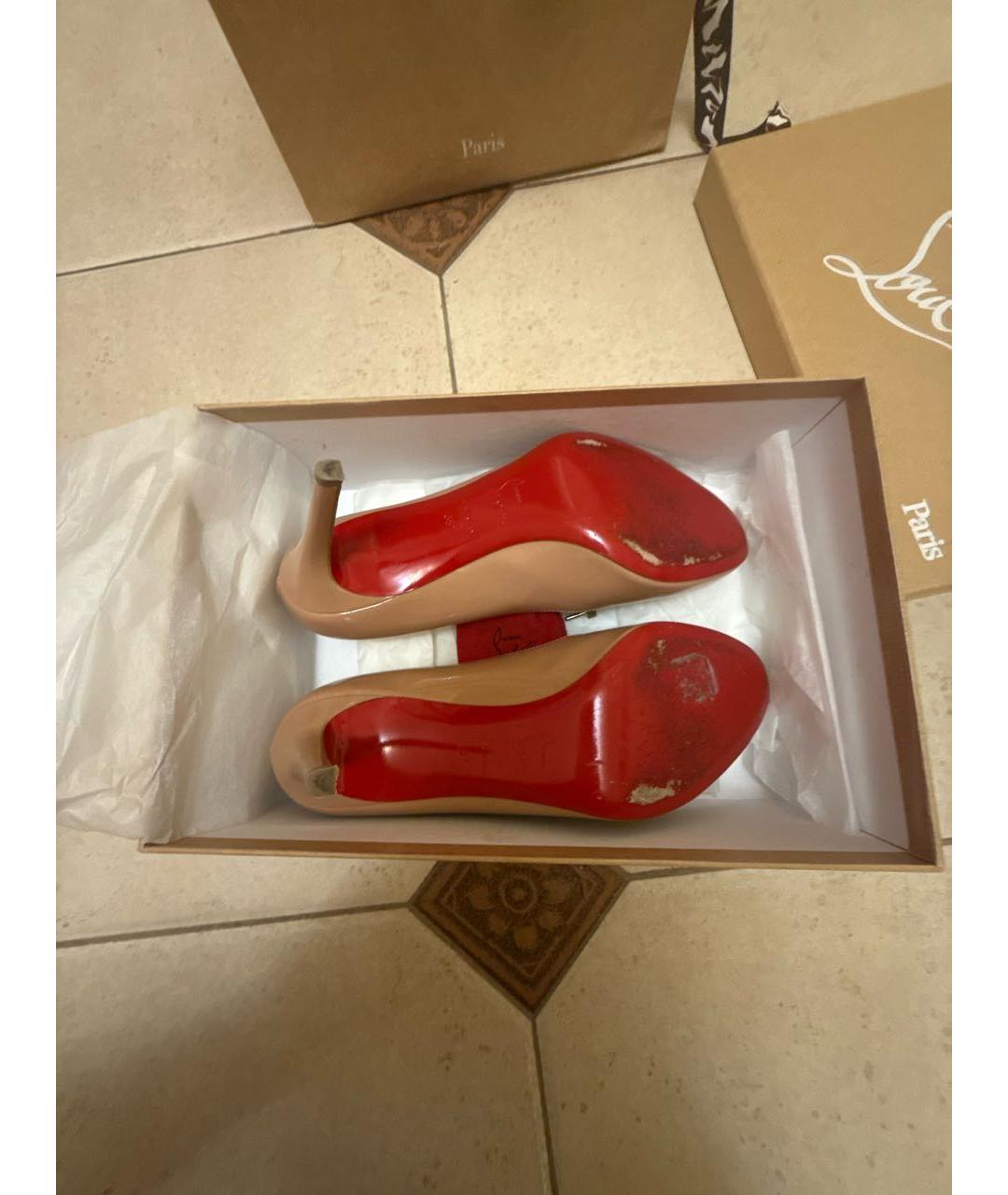 CHRISTIAN LOUBOUTIN Бежевые туфли из лакированной кожи, фото 6