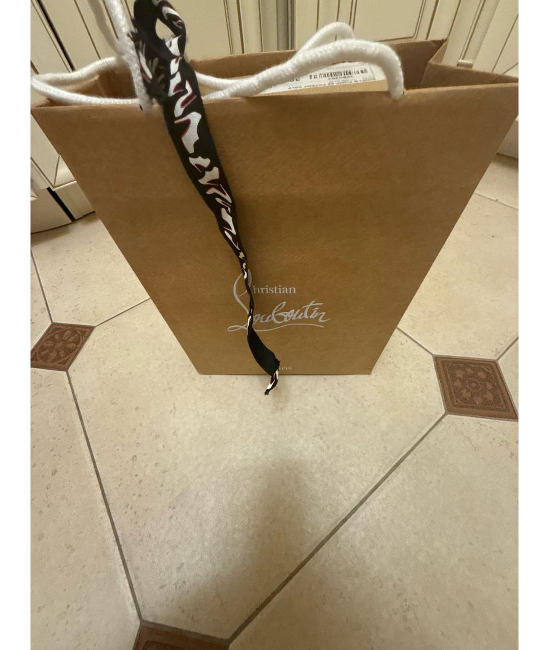 CHRISTIAN LOUBOUTIN Бежевые туфли из лакированной кожи, фото 8