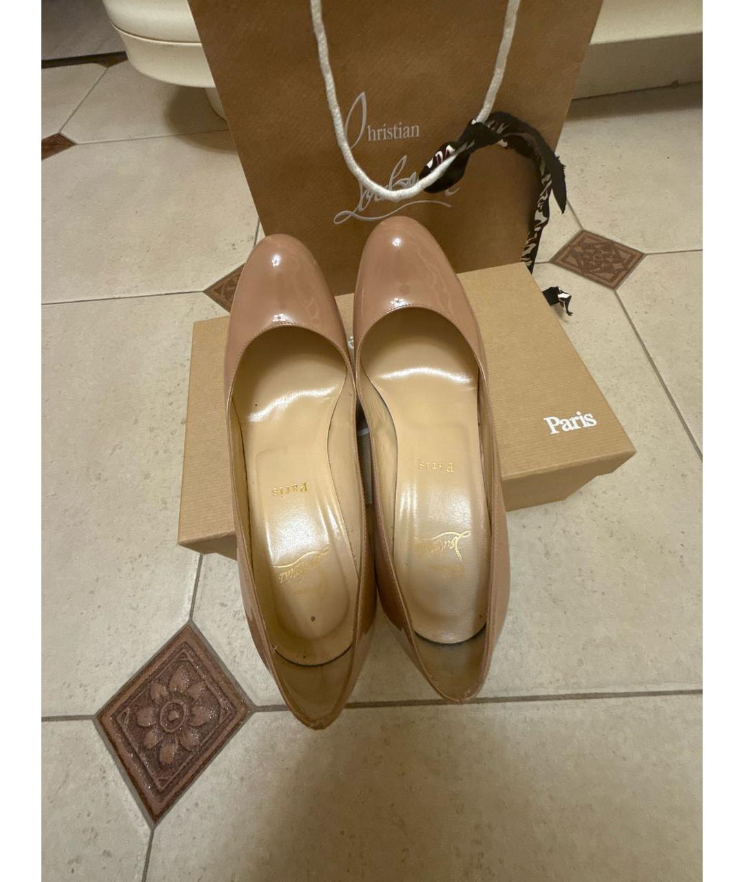 CHRISTIAN LOUBOUTIN Бежевые туфли из лакированной кожи, фото 3