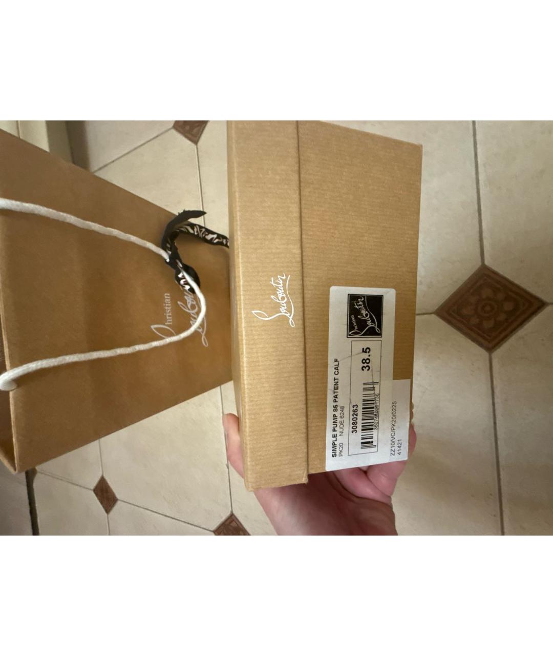 CHRISTIAN LOUBOUTIN Бежевые туфли из лакированной кожи, фото 7