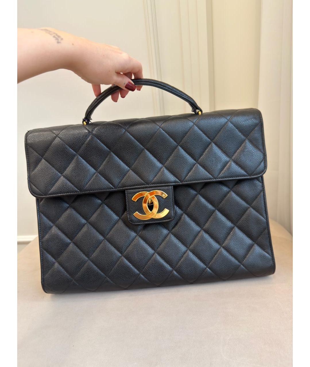 CHANEL Черная кожаная сумка с короткими ручками, фото 9