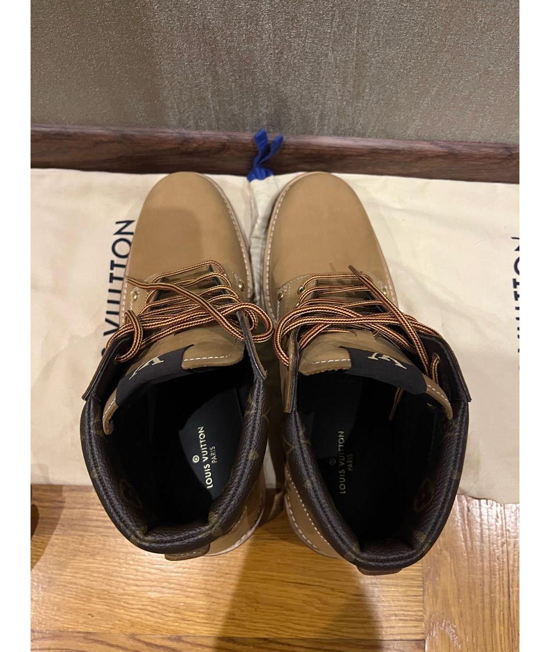 LOUIS VUITTON Бежевые нубуковые низкие ботинки, фото 3