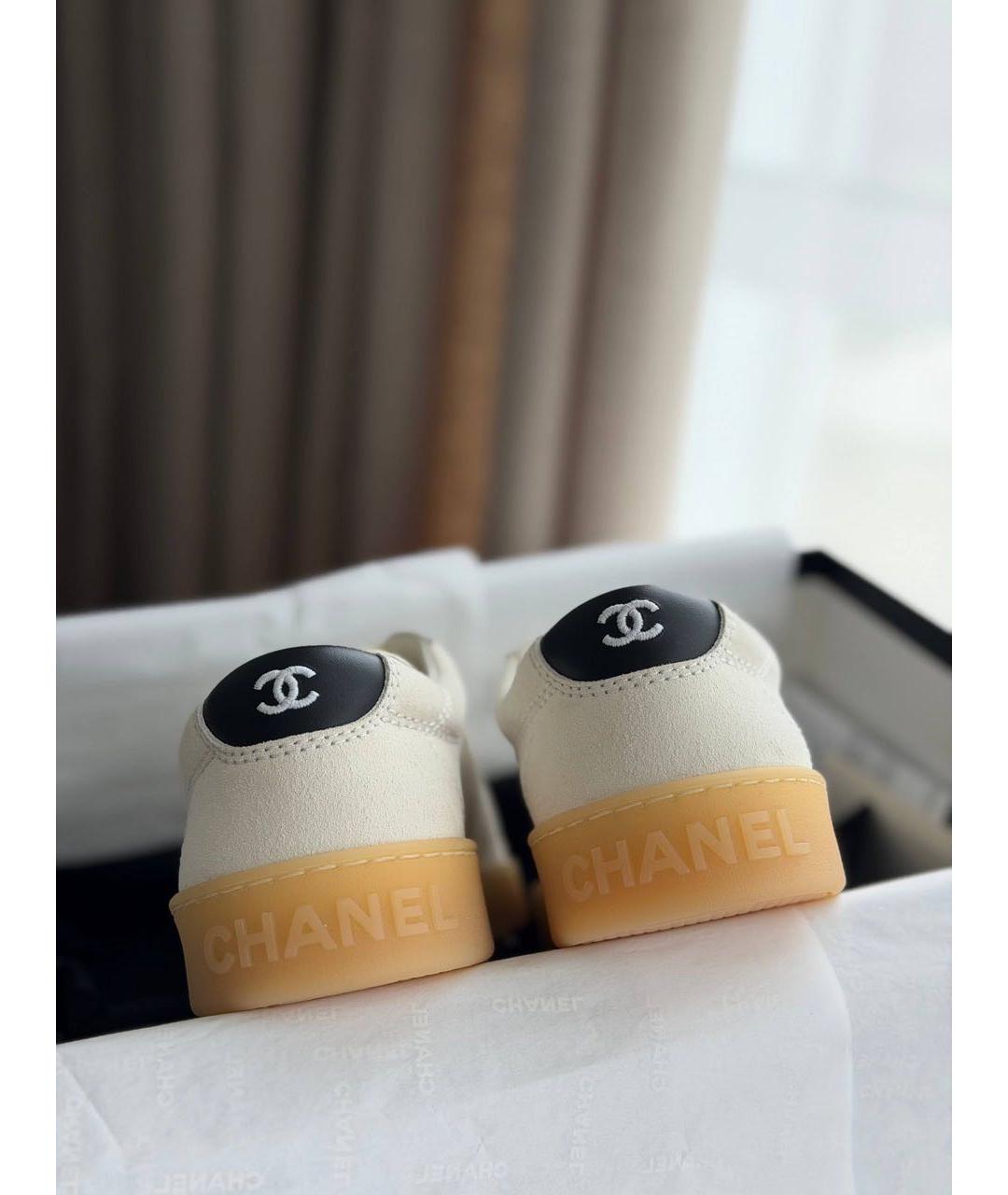CHANEL Бежевые замшевые кеды, фото 3