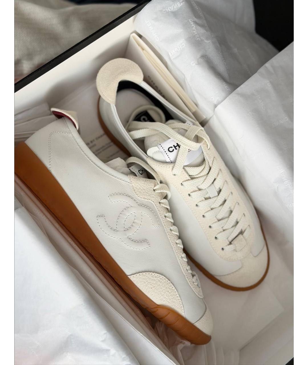 CHANEL Белые кожаные кеды, фото 2