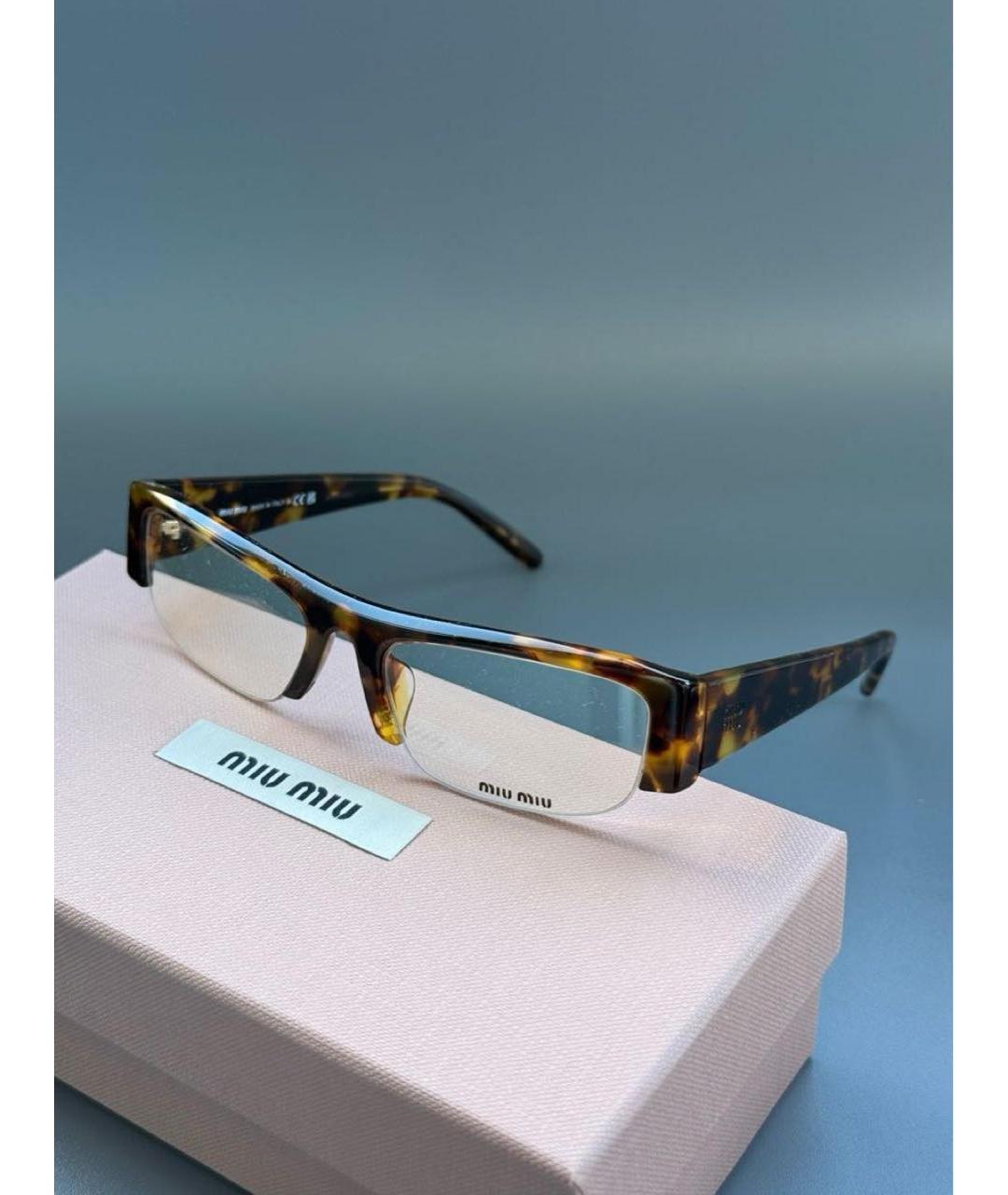 MIU MIU Коричневые пластиковые солнцезащитные очки, фото 2