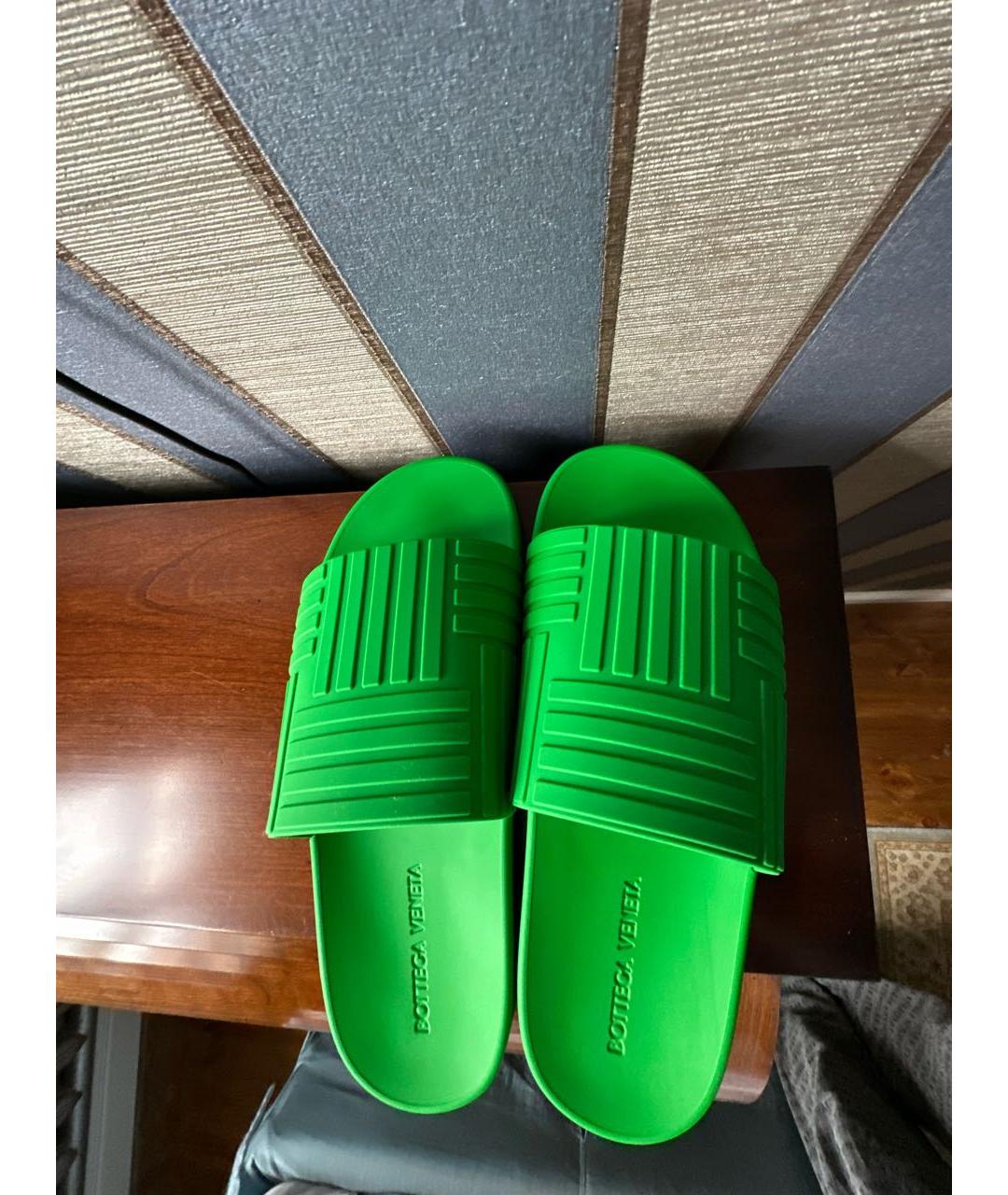 BOTTEGA VENETA Зеленые резиновые шлепанцы, фото 3