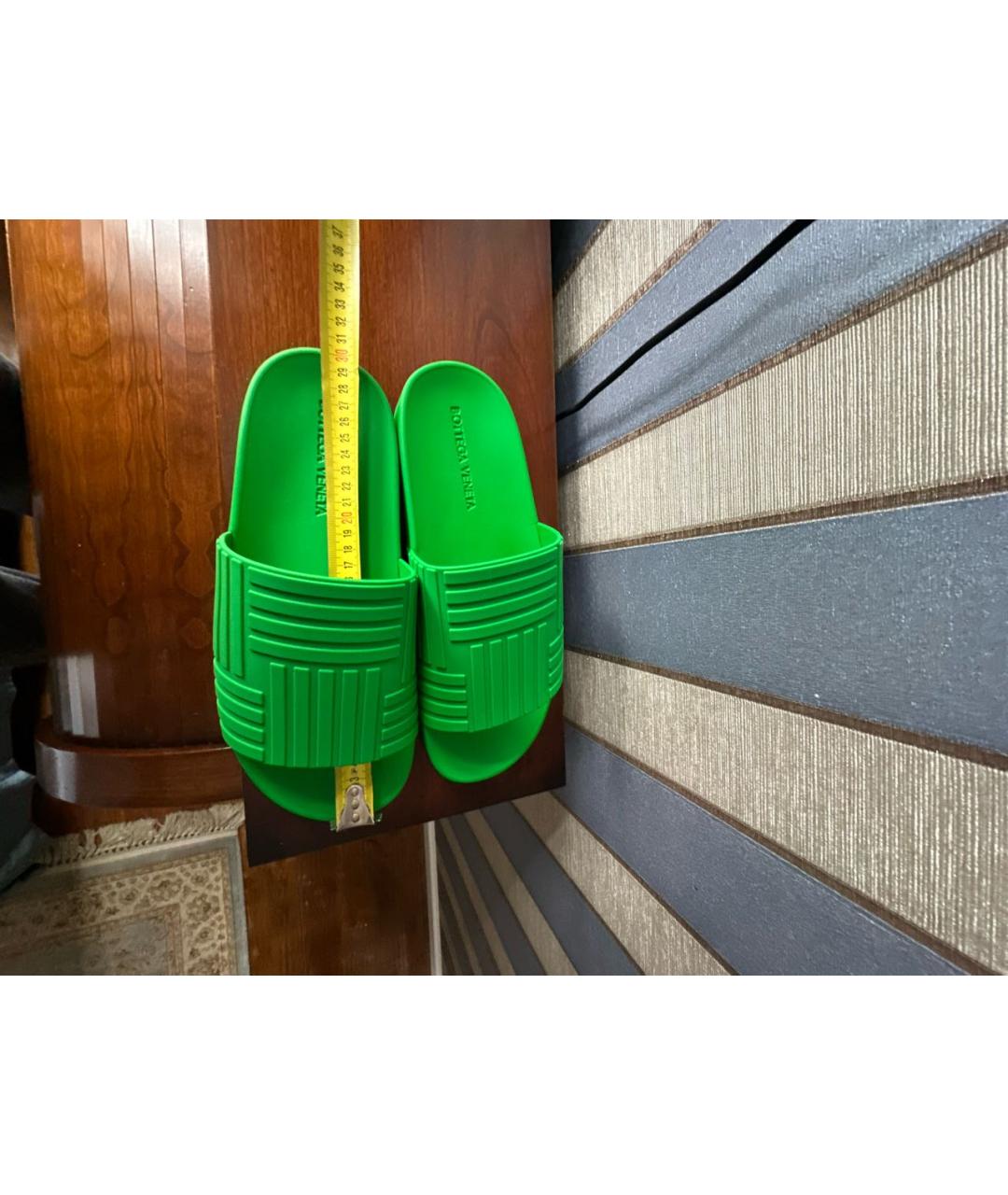 BOTTEGA VENETA Зеленые резиновые шлепанцы, фото 5