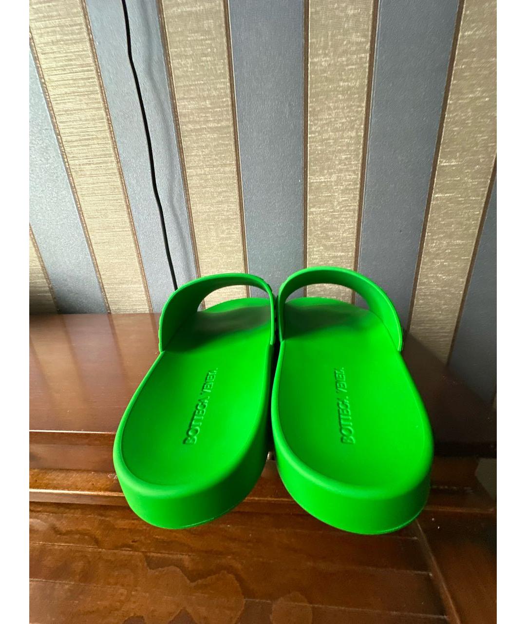 BOTTEGA VENETA Зеленые резиновые шлепанцы, фото 4