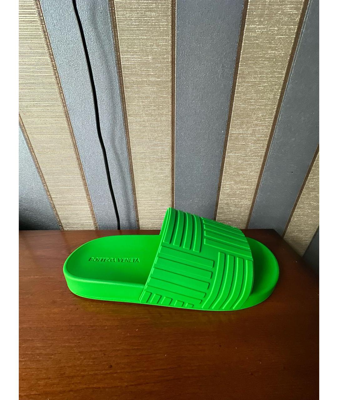 BOTTEGA VENETA Зеленые резиновые шлепанцы, фото 9