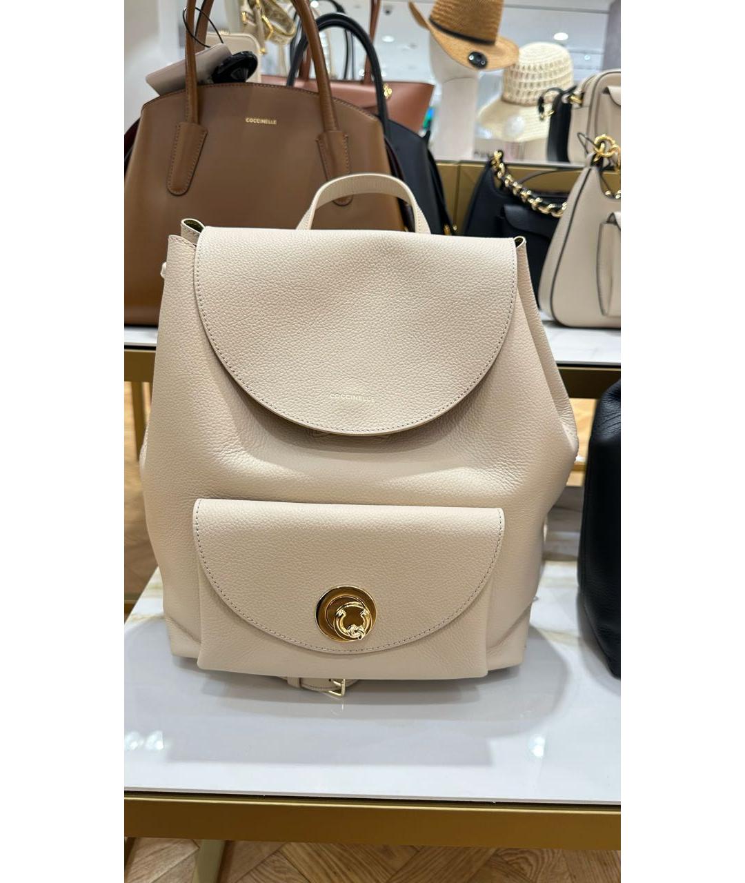 COCCINELLE Бежевый кожаный рюкзак, фото 2