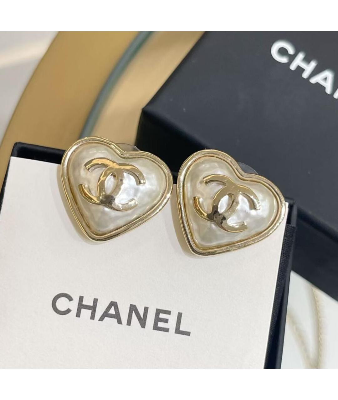 CHANEL Белые металлические серьги, фото 2