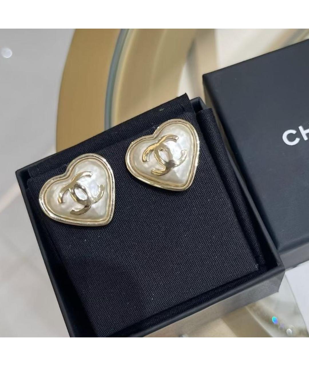CHANEL Белые металлические серьги, фото 3