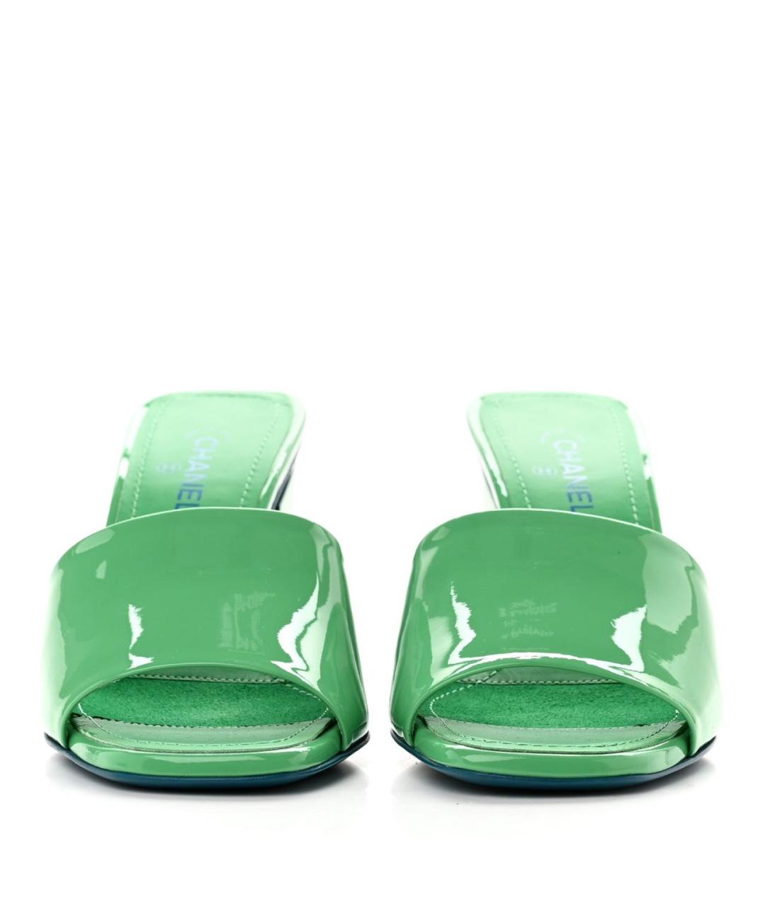 CHANEL Зеленые мюли из лакированной кожи, фото 3