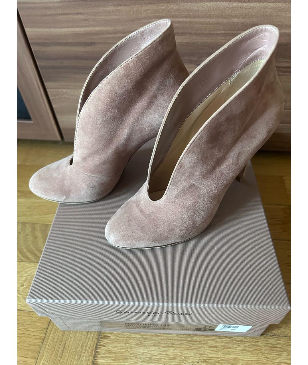 GIANVITO ROSSI Бежевые замшевые ботильоны, фото 3