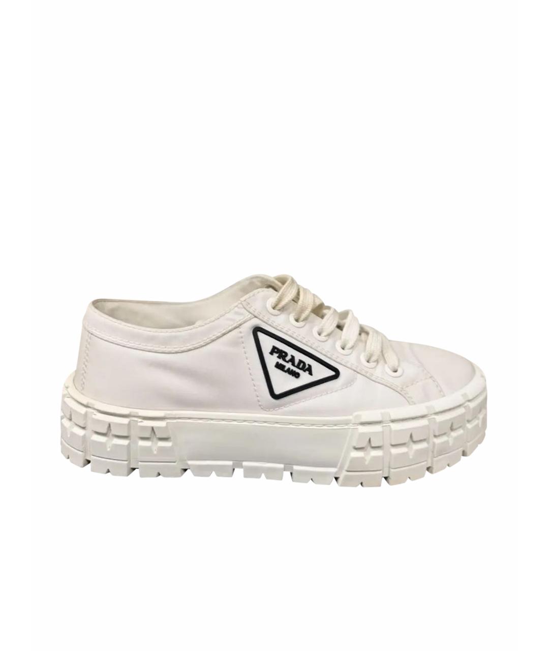 PRADA Белые текстильные кеды, фото 1