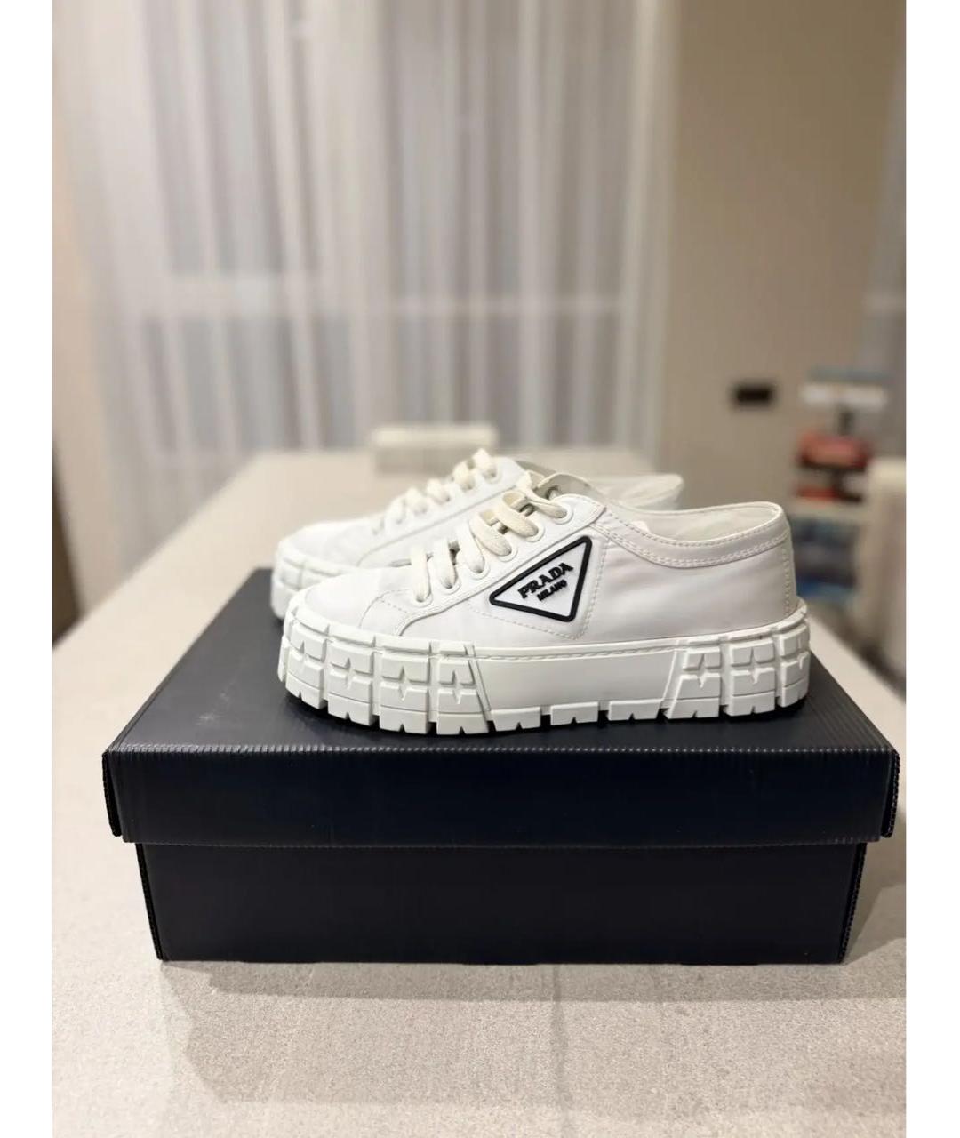 PRADA Белые текстильные кеды, фото 6