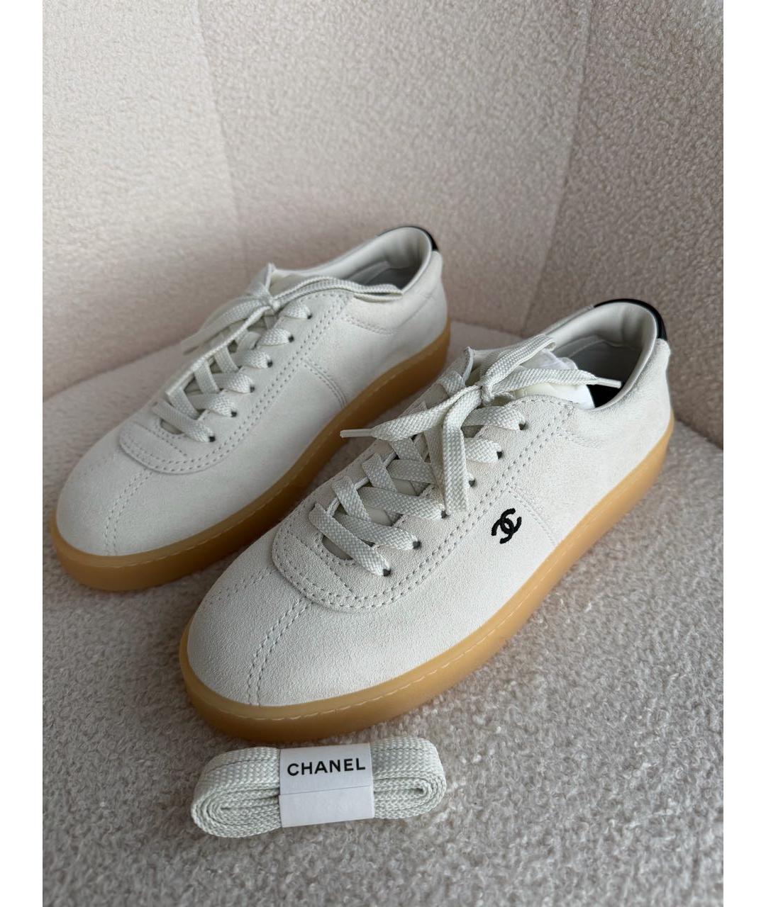 CHANEL Белые замшевые кроссовки, фото 6
