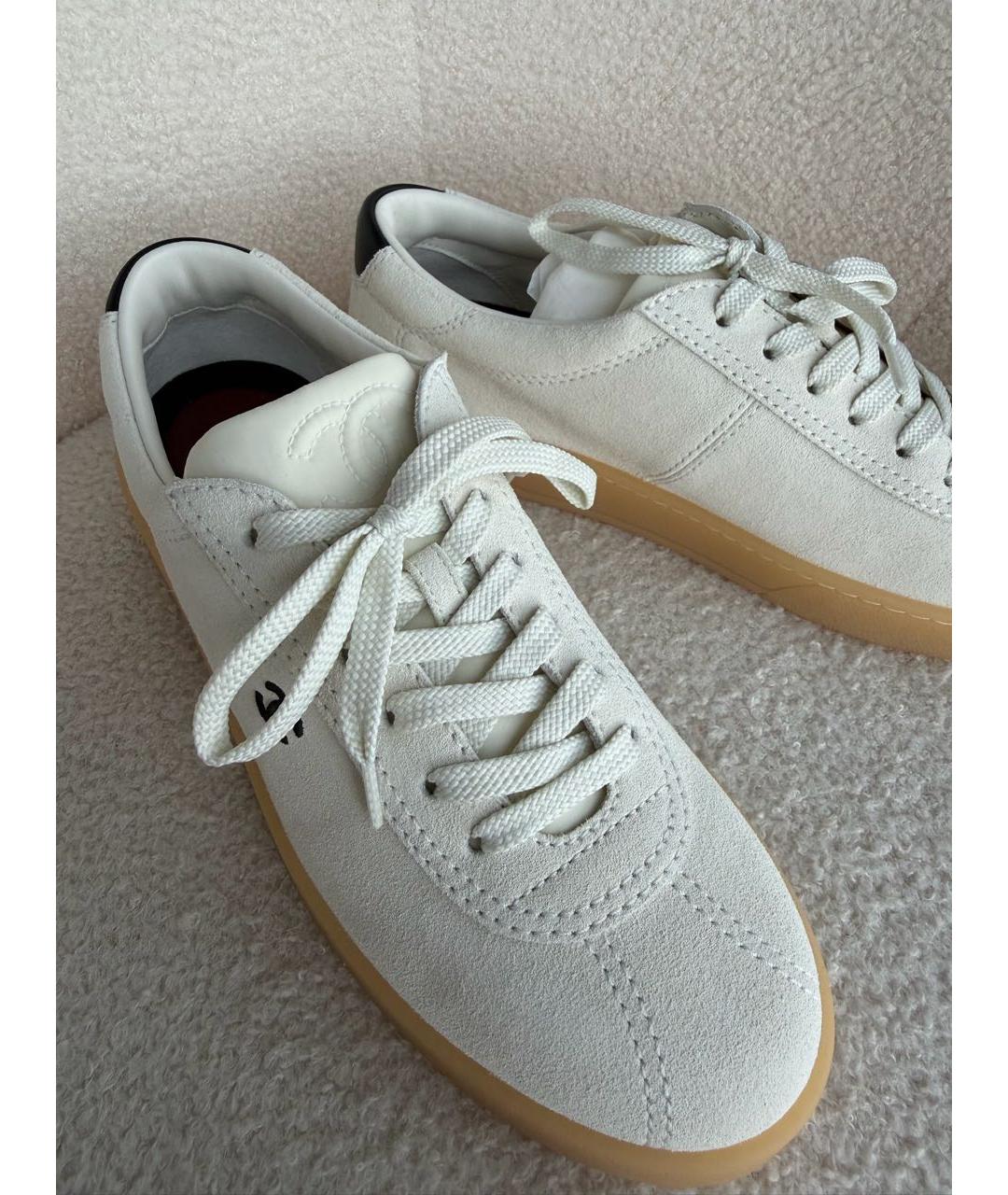 CHANEL Белые замшевые кроссовки, фото 2