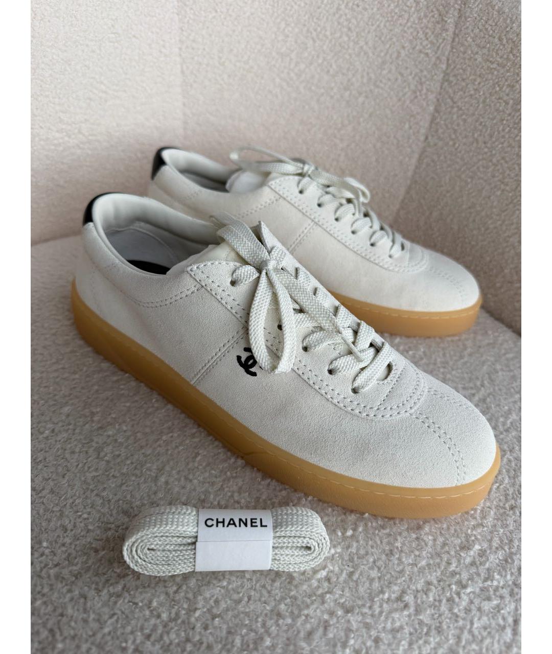 CHANEL Белые замшевые кроссовки, фото 4