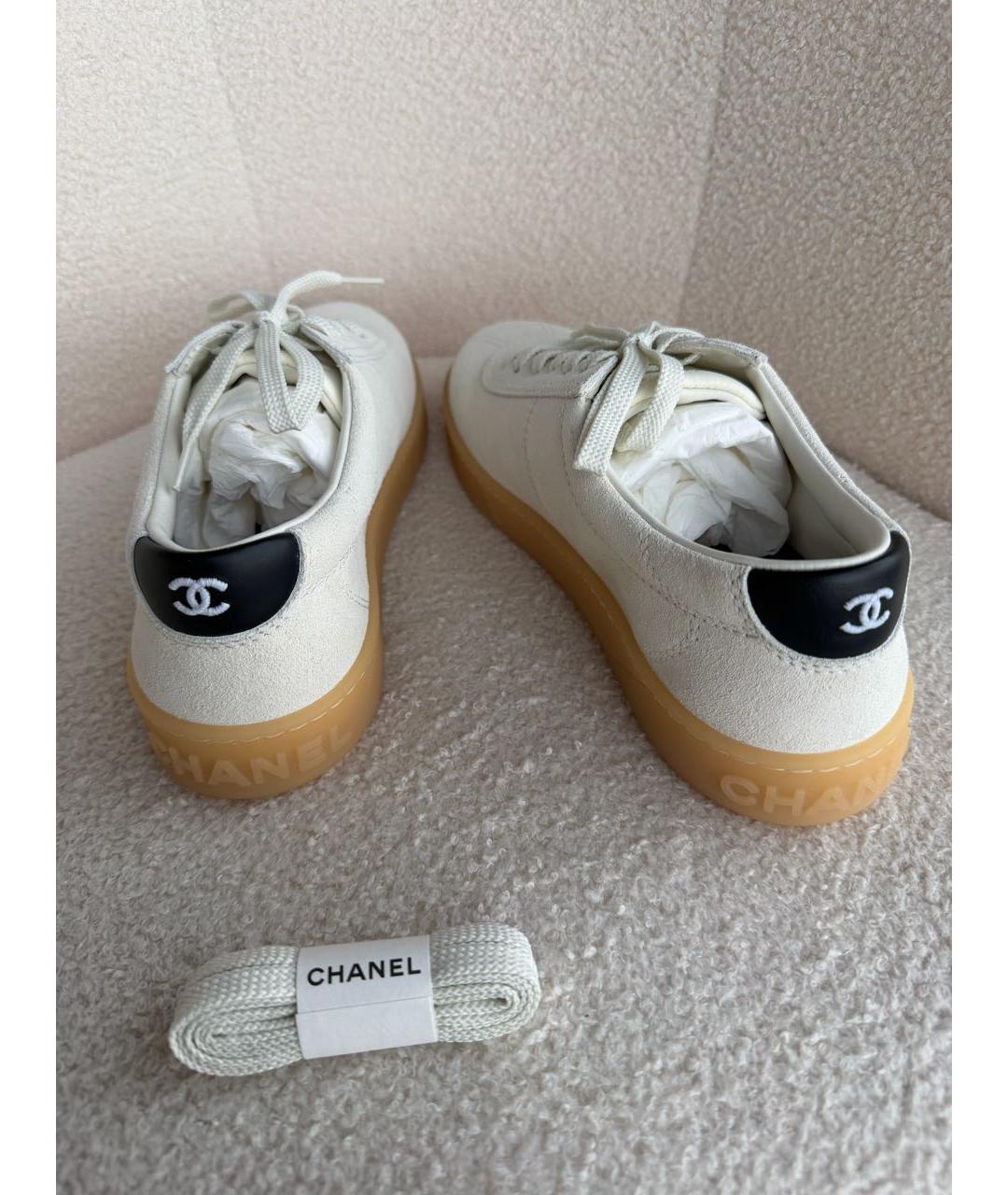 CHANEL Белые замшевые кроссовки, фото 5