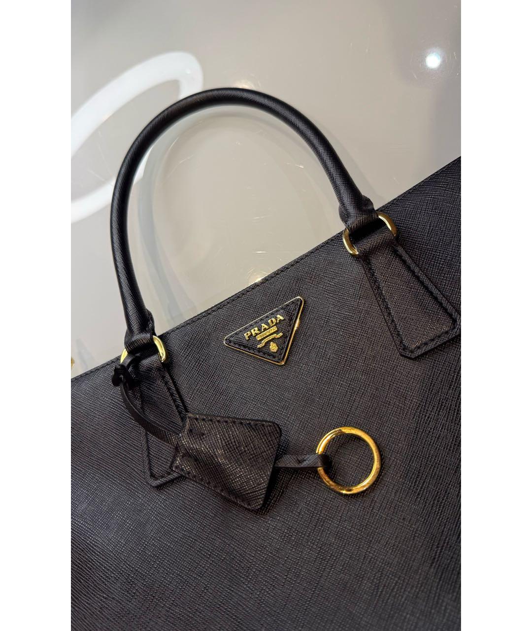 PRADA Черная кожаная сумка с короткими ручками, фото 2