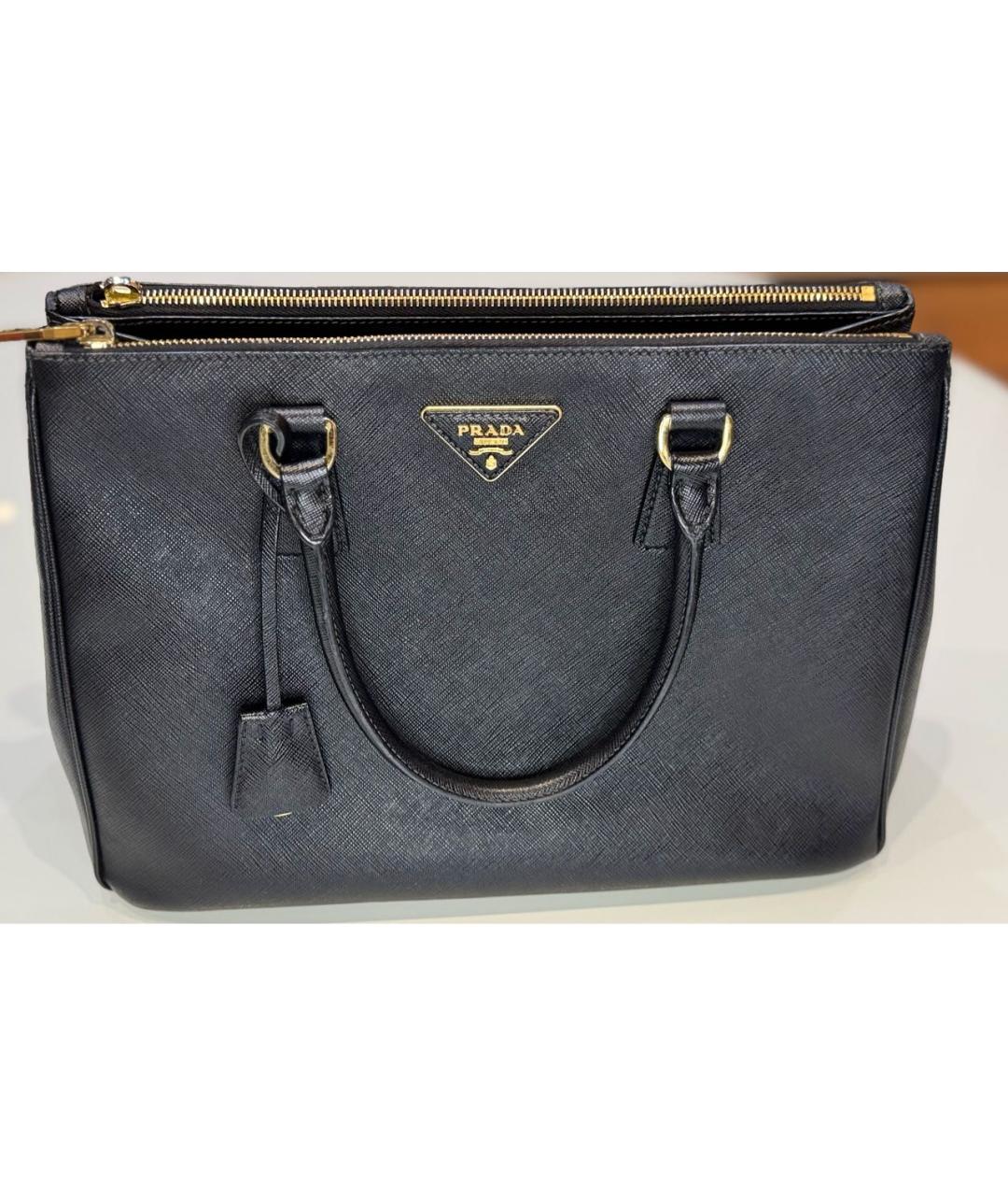 PRADA Черная кожаная сумка с короткими ручками, фото 4