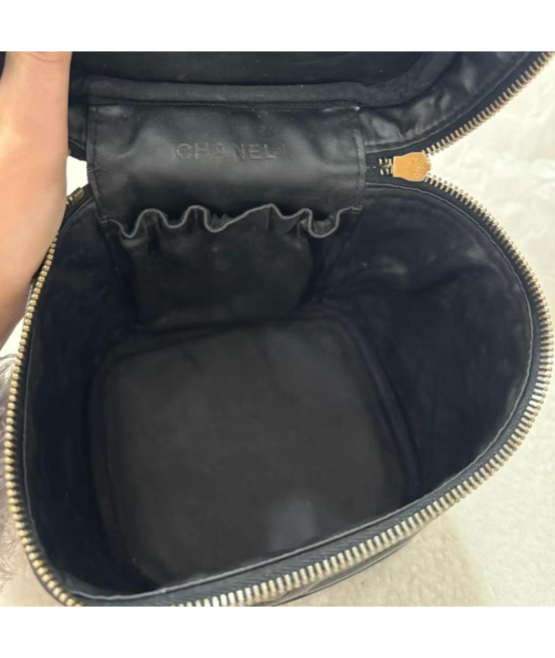 CHANEL Черная кожаная косметичка, фото 4