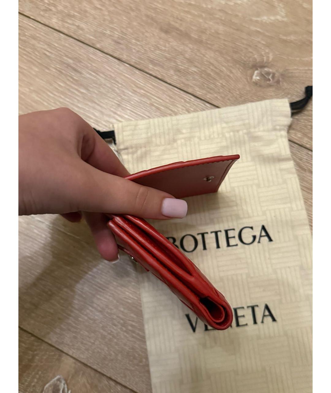 BOTTEGA VENETA Красный кожаный кошелек, фото 5